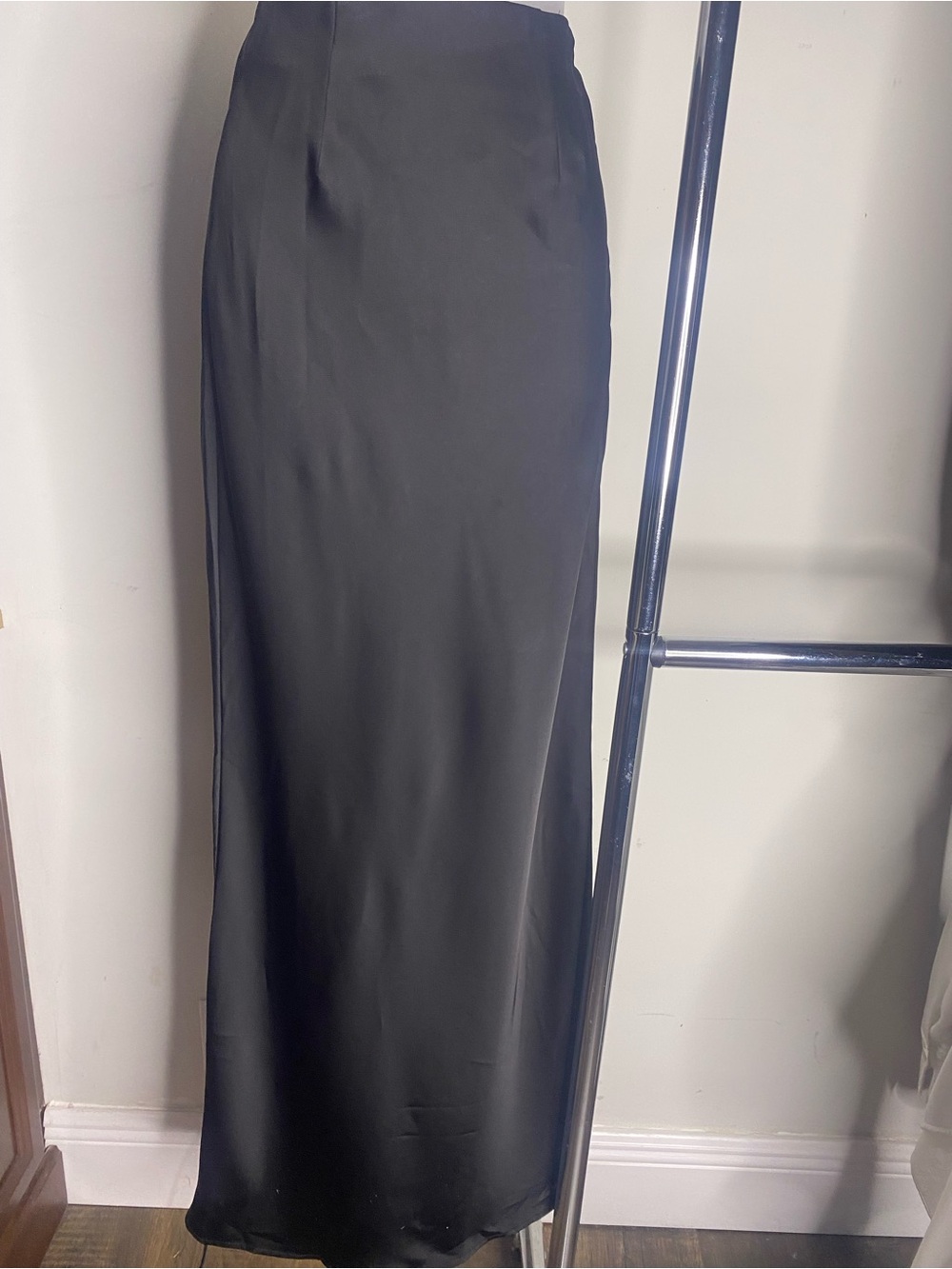 New W/tag Classic Black Maxi Skirt Sleek Skirt w/ slit waist 24 inches